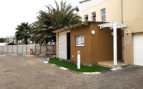 The Waterfront Cottage F12